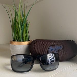 Maui Jim- Canoes